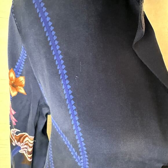 Tucker Silk Blend Blue Floral Button Down Blouse XS / Small - Picture 4 of 7